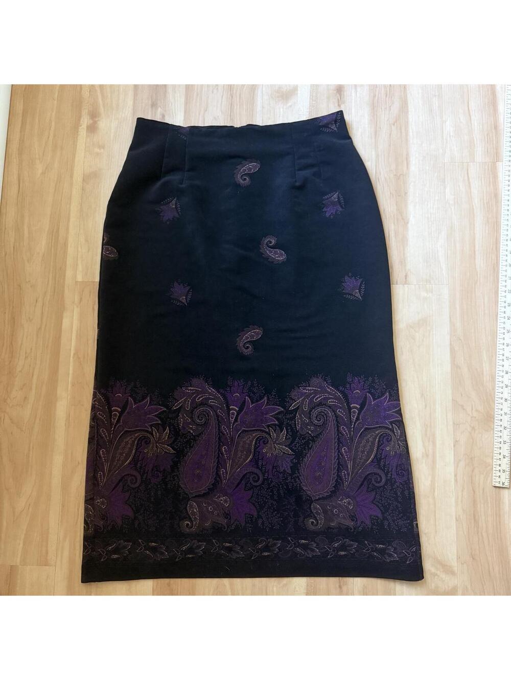 Briggs New York vintage 90s velvet Black & Purple Paisley Midi Skirt